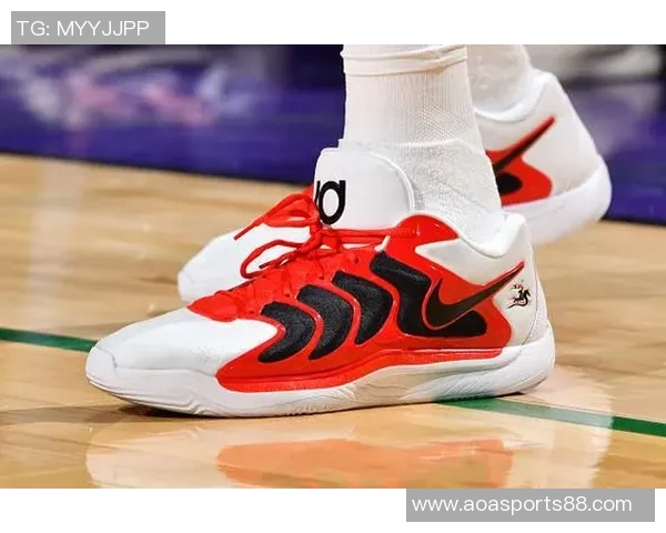 戈登今日穿搭JOKER1PE球鞋个人Logo设计引发球迷热议